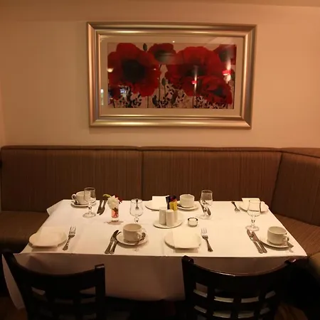 Dalton Hotel 3*